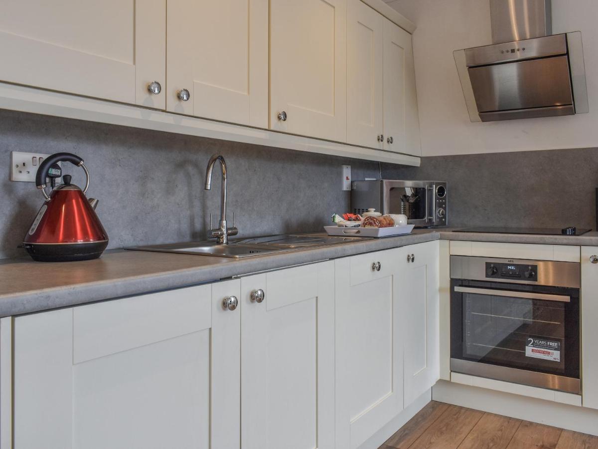 Coast Apartment Whitby Bagian luar foto