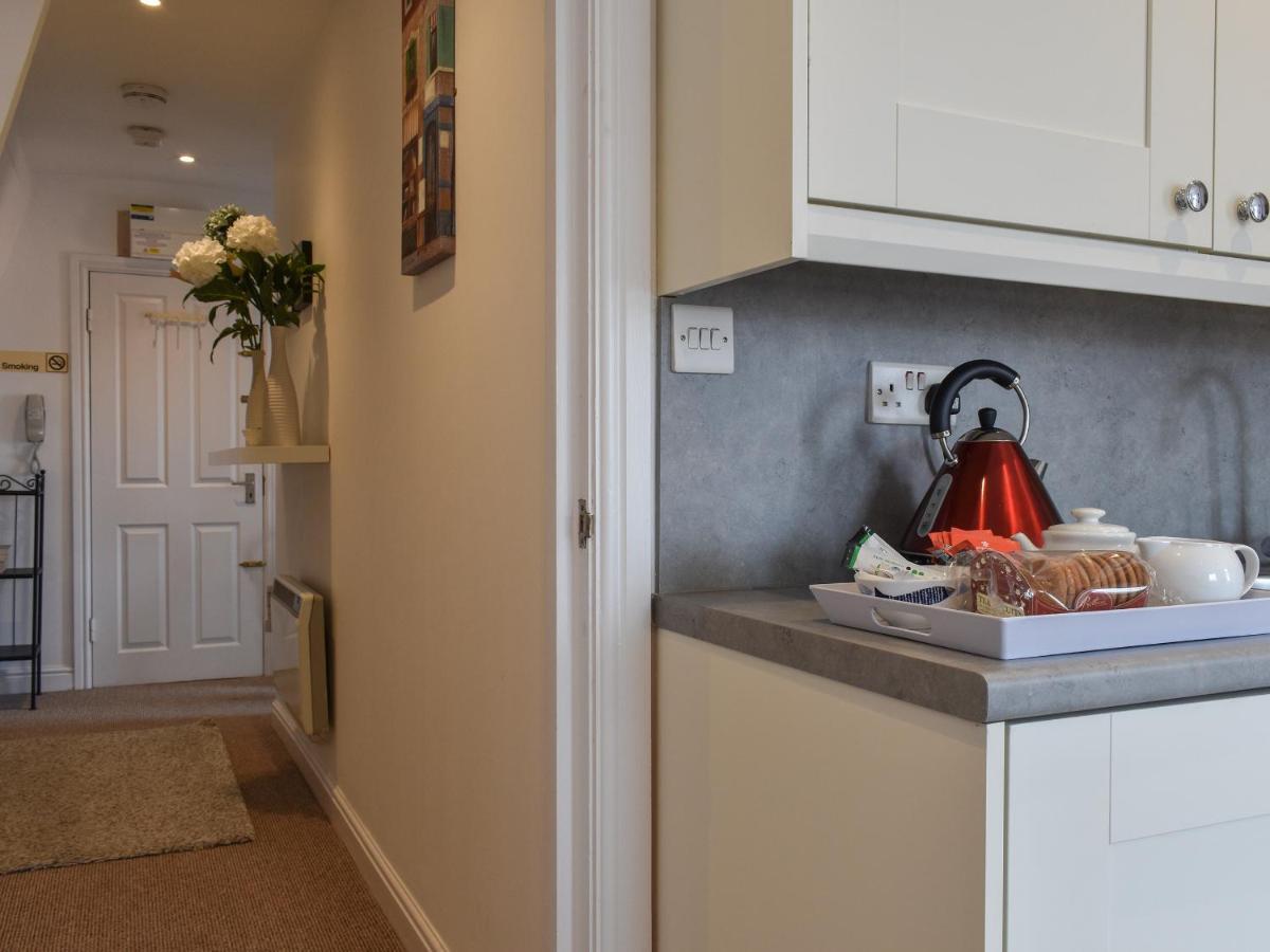 Coast Apartment Whitby Bagian luar foto