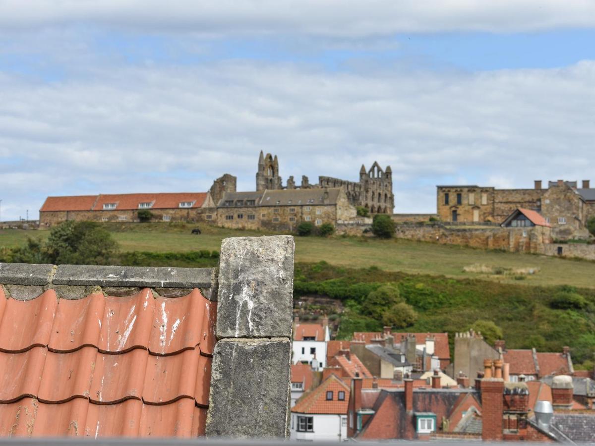Coast Apartment Whitby Bagian luar foto